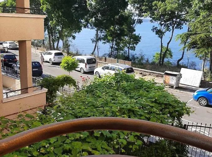 Kostovi Affittacamere 3*